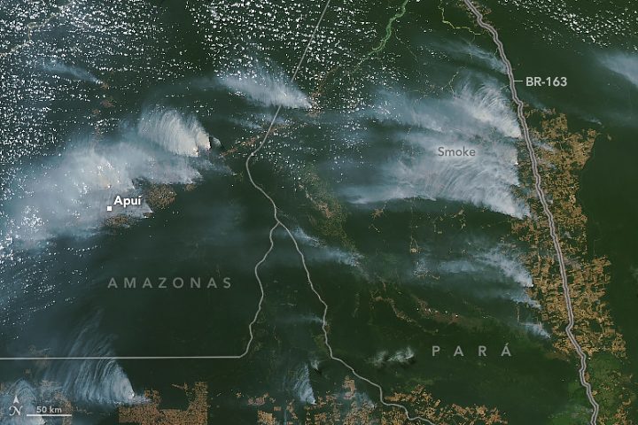 Arsip asap kebakaran di Amazonas dan Pará, 4 Agustus 2024. NASA, domain publik. Bukan dokumentasi Oktober 2026.