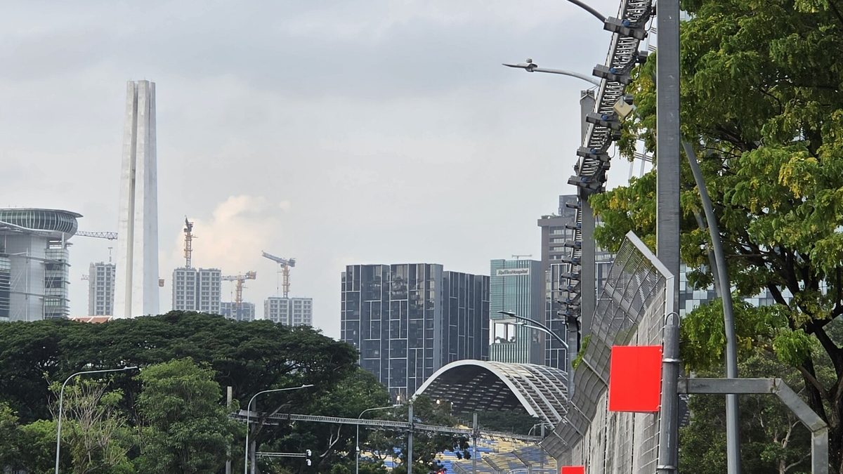 Foto persiapan lintasan Grand Prix Singapura pada 1 Oktober 2026, sebelum balapan berlangsung.