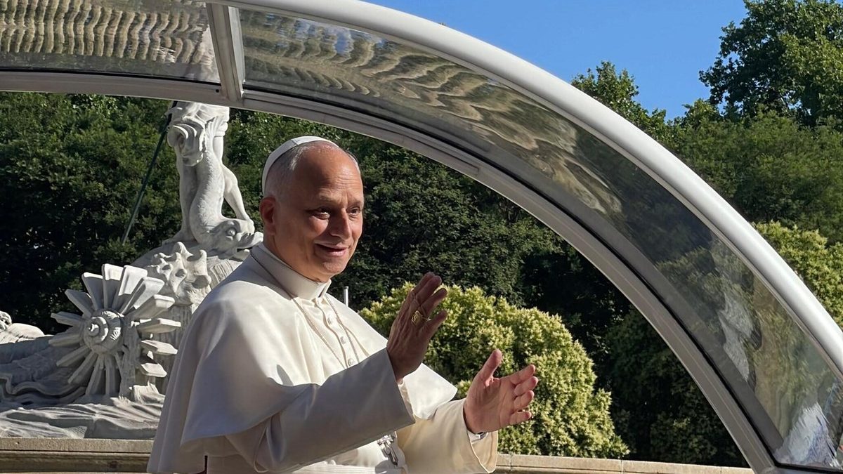 Foto arsip Paus Leo XIV saat kunjungan ke Madrid pada 7 Juni 2026, bukan dokumentasi operasi atau perawatan di Roma.